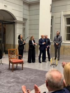 Dyrektor Iwona Purzycka z gośćmi i sponsorami koncertu.