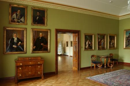 Fragment sali ekspozycyjnej w Muzeum Historycznym w Bielsku-Białej, przedstawiające prace P.M Bohúňa
